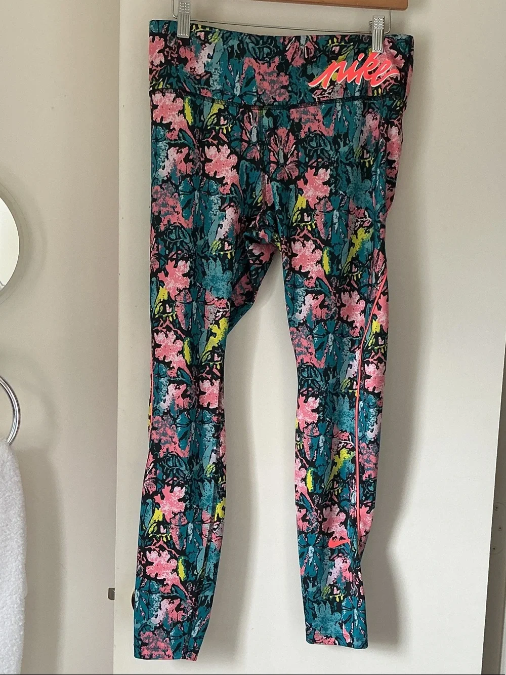 Nike Women’s Floral Print Leggings - Teal & Pink